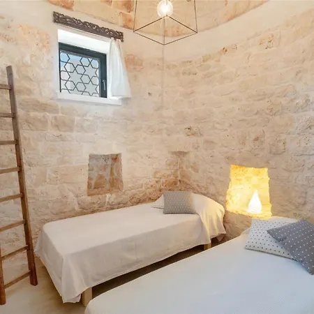 Trullo Delle Stelle With Private Остуни